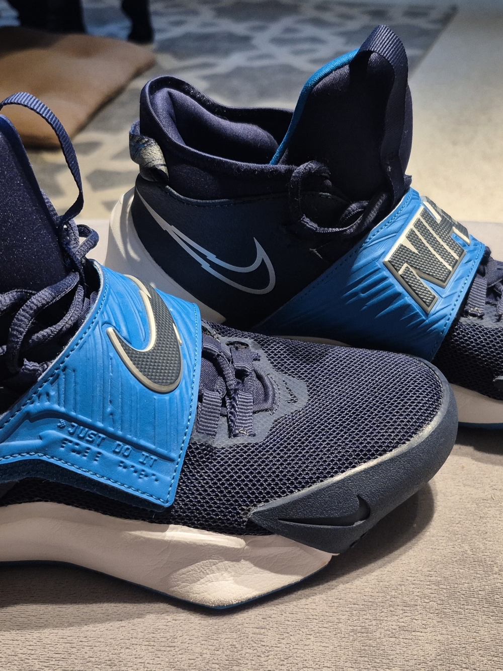 Nike Future Court 3 (GS) Youth Basketball Shoes